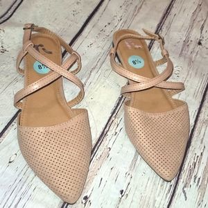 New report tan pointy shoes with crisscross on top of foot